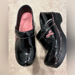 Dansko Professional Clogs Nursing Black Patent Pink Ribbon Breast Cancer size 37
